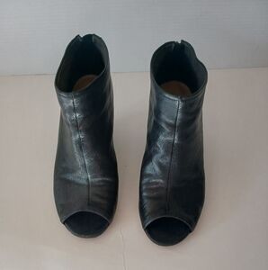 Nine West Black Leather Open Toe Ankle Bootie 7M 31/2inch wedge heel.